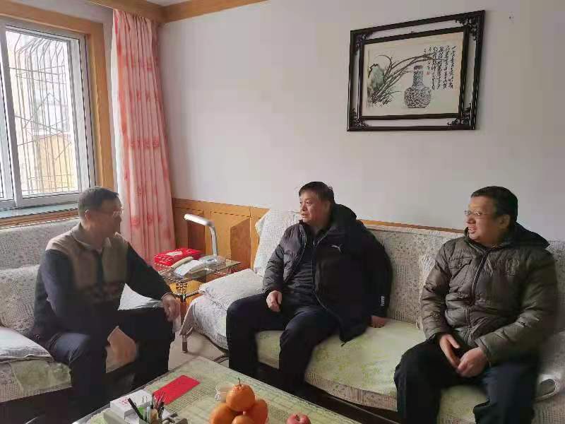 市政协副主席郭炳胜走访慰问退休老干部