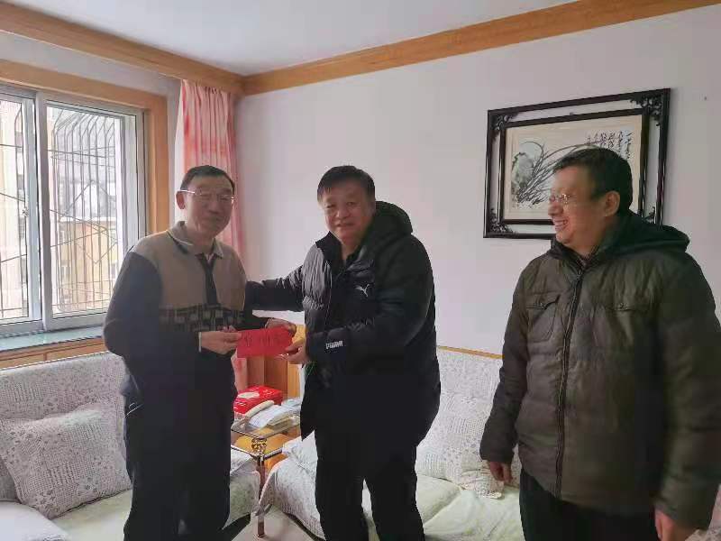 市政协副主席郭炳胜走访慰问退休老干部