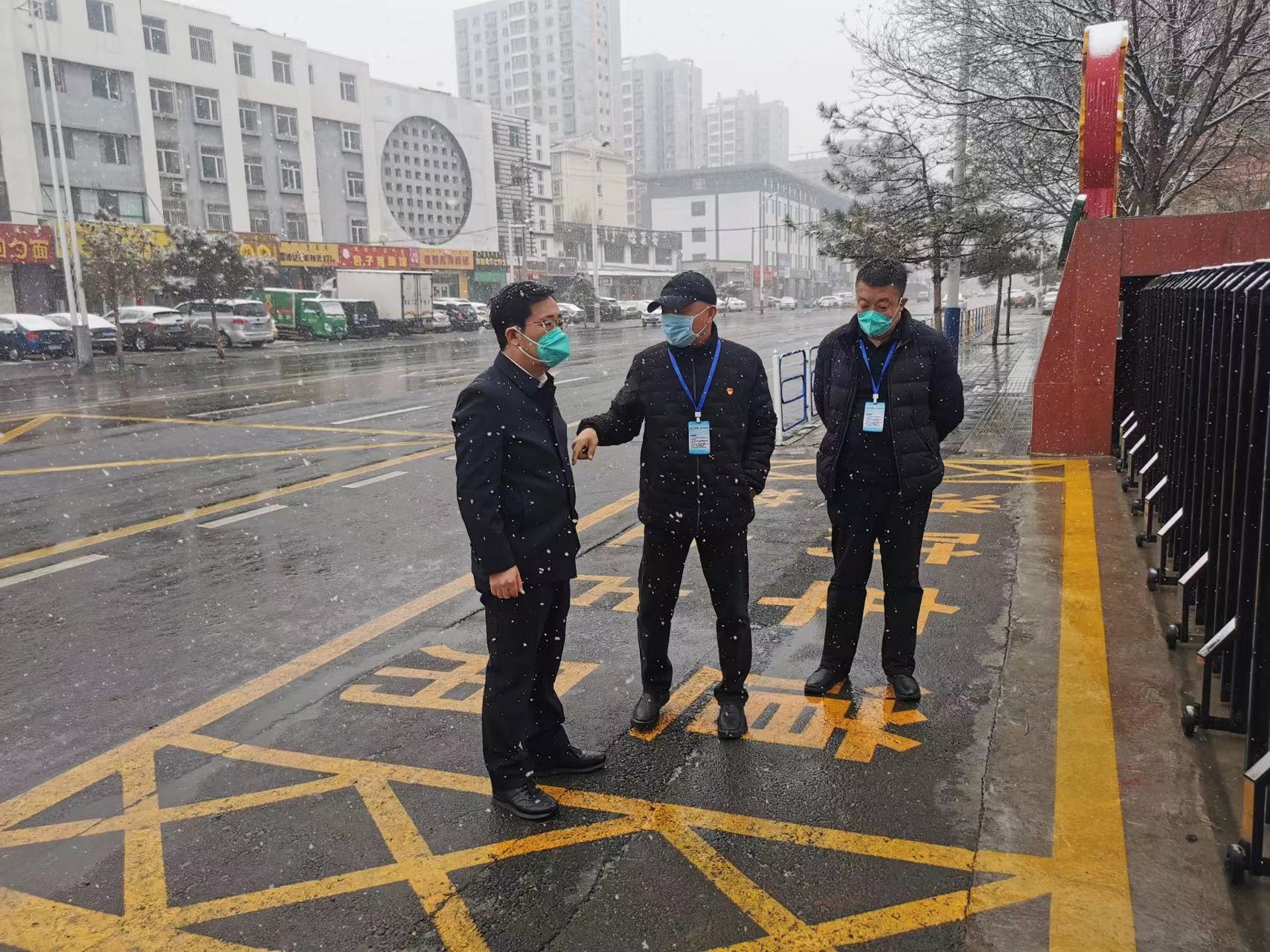 高珍伟赴海拉尔路街道督导疫情防控工作